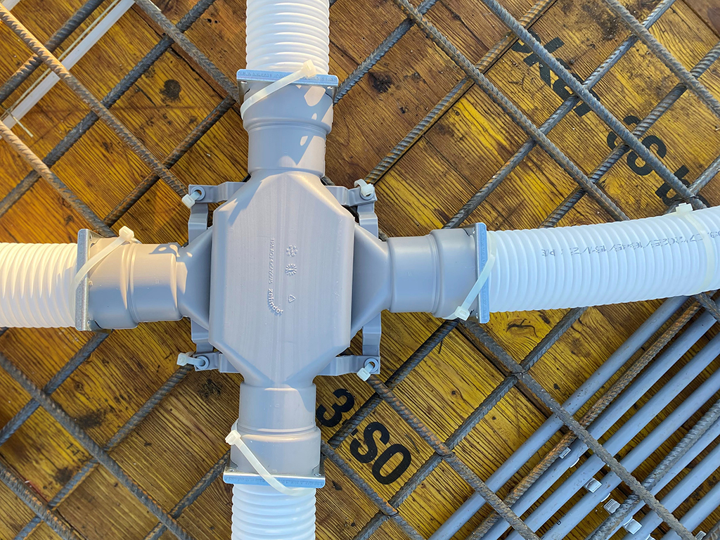 ComfoTube90 flexibilis csőrendszer a monolit vasbeton födémben